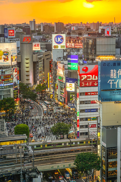 从涩谷光里可以看到涩谷scramble十字路口