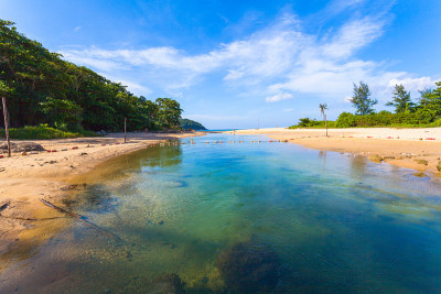 碧水在运河流向大海
