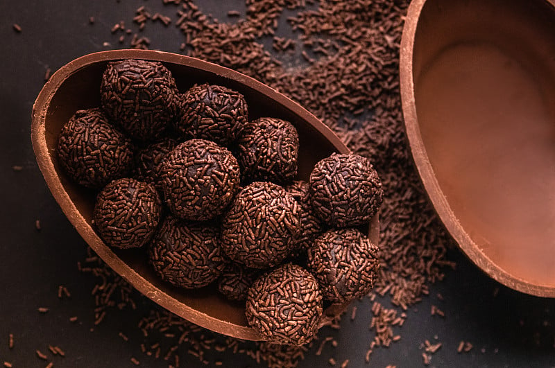 巧克力复活节彩蛋，brigadeiro (brigadiiro)