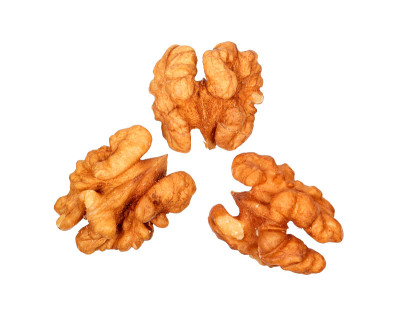 三个去皮核桃