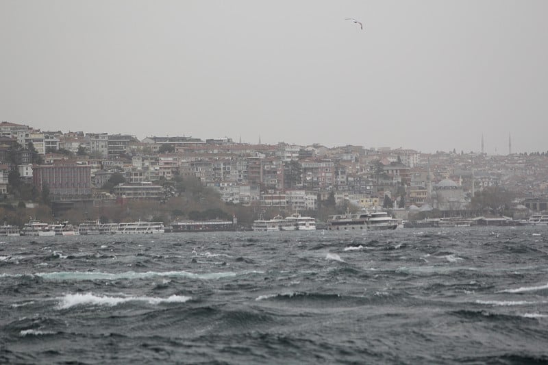 在博斯普鲁斯海峡观看海景，请登录İstanbul