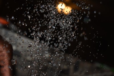 水