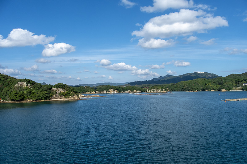 许多岛屿和海洋的观点。日本长崎佐世保的久宿岛(99个岛屿)。