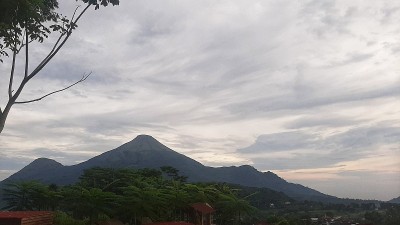阿朱诺山