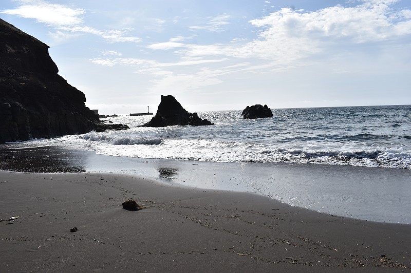 马德拉岛的普雷纳哈黑沙海滩