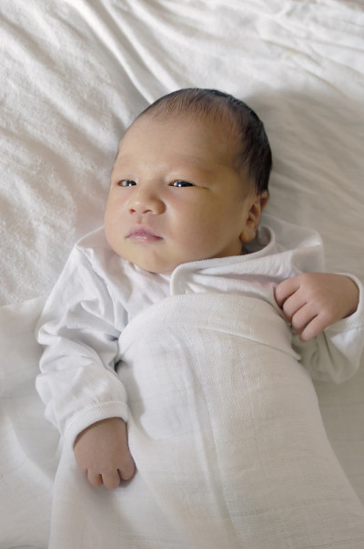 新生的婴儿