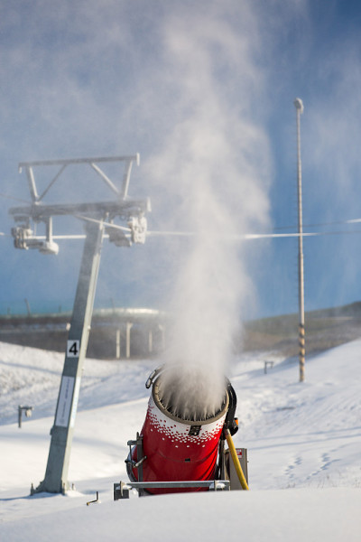 造雪机爆破人造雪