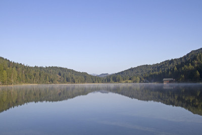 Ferchensee湖上的清晨