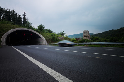 干净的高速公路