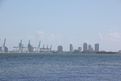 迈阿密的天际线，Rickenbacker Causeway，佛罗里达，美国
