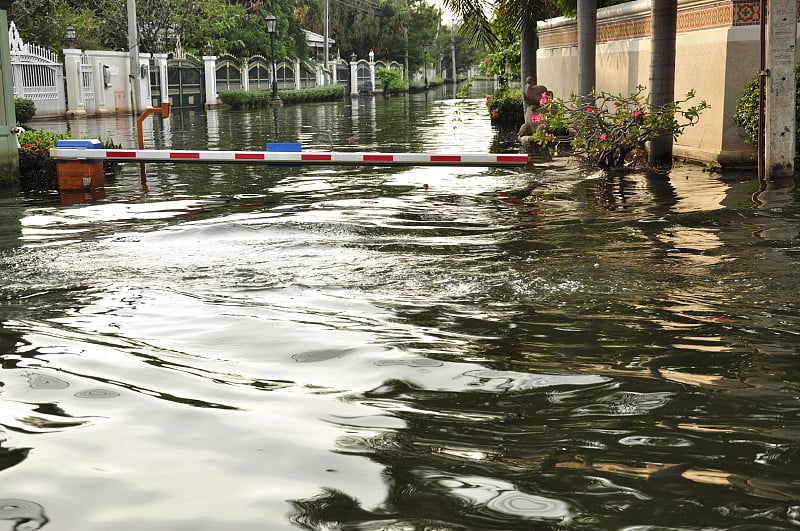 道路和大门进水