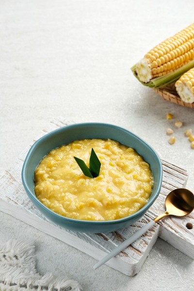 Bubur jagung manis，或甜玉米粥。