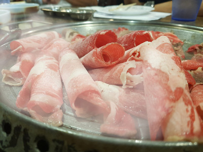 丰盛的晚餐和牛烧烤。