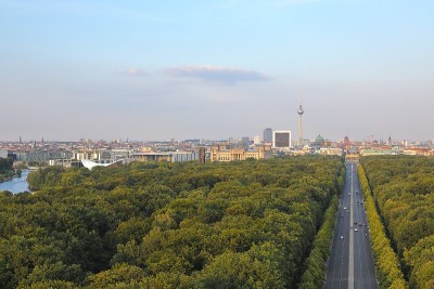 德国柏林Tiergarten公园鸟瞰图，施普雷河和柏林市的主要地标，柏林，德国(Deutschlan