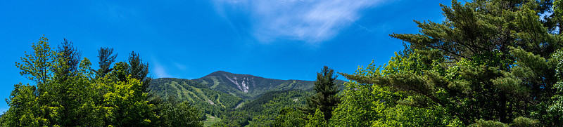 白脸山全景