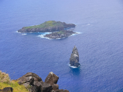 复活节岛的海岸线。复活节岛海岸，岩石，海洋。