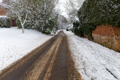 被雪覆盖的道路