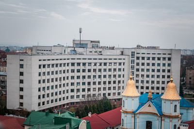 伊万诺弗兰基夫斯克城的景色。城市全景图
