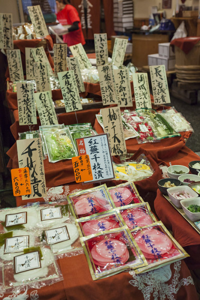 京都的传统食品市场。日本。