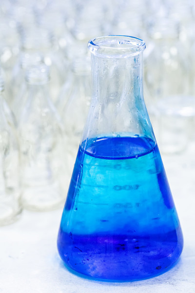 blue solution (methylene blue) in erlenmeyer, expe