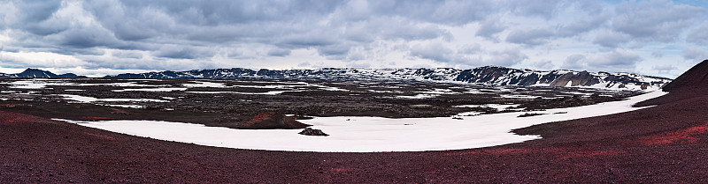 火山口的全景