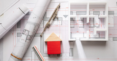 建筑的概念。住宅建筑图纸和建筑模型