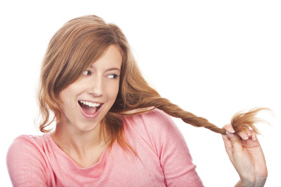 女人扯着她的长发