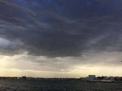 托雷维哈港的穆迪天空