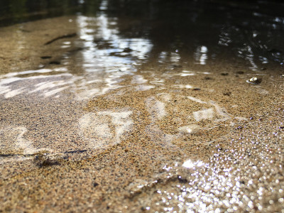 夏威夷考艾岛哈纳雷海湾的怀奥里河，进入太平洋。