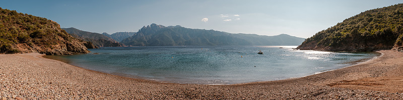 科西嘉岛的普拉格德格拉德莱海滩