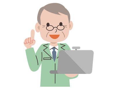 男性现场主管，穿着工作服，操作电脑