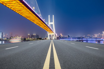 上海南浦大桥和柏油路夜景