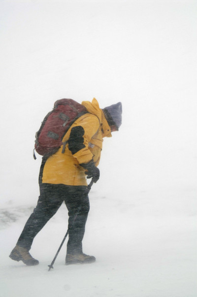 走在暴雪
