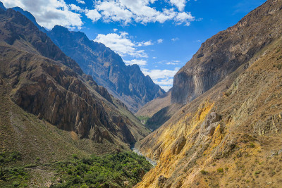 在秘鲁的科尔卡峡谷徒步旅行