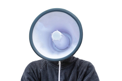 头作为一个扩音器或扬声器。