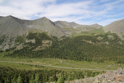 西萨彦山山谷