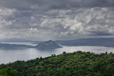 Binintiang Malaki或Big Leg crater-Volcano Island-Ta