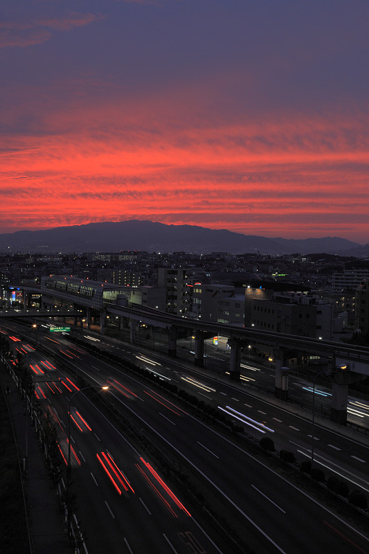 黄昏高速公路，大阪和六甲山