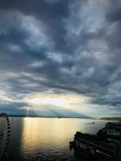 普吉特海湾的天空