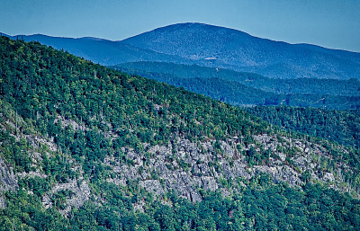 林维尔峡谷的玳瑁山和桌石山