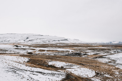 Snæfellsnes半岛上的火山被冰雪覆盖，冰岛的冬季景观