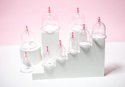 真空疗法。杯按摩。Hijama