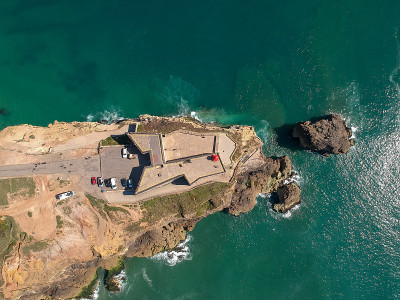 葡萄牙冲浪灯塔Nazaré