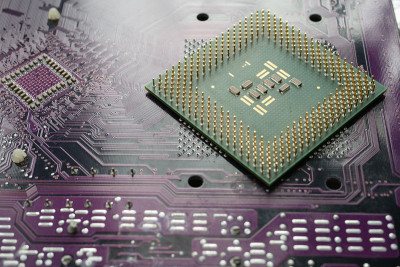 PCB主板上的中央处理器单元