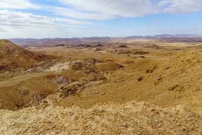 Makhtesh Ramon火山口景观(来自Ardon山)