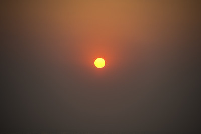 海上日出