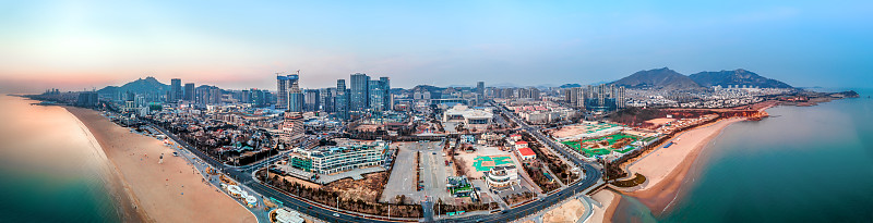 航拍青岛沿海建筑景观和天际线全景