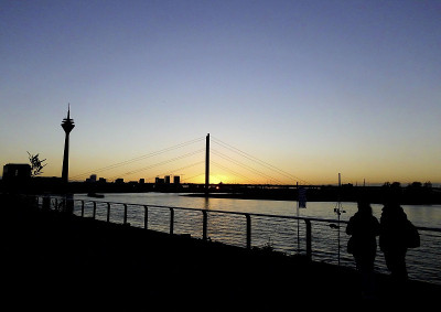 Düsseldorf市中心日落时分