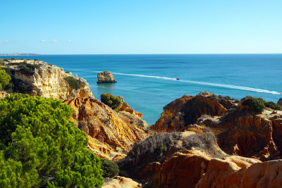 Algarve Carvoeiro附近的Praia Marinha