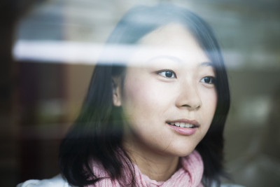 窗后美女